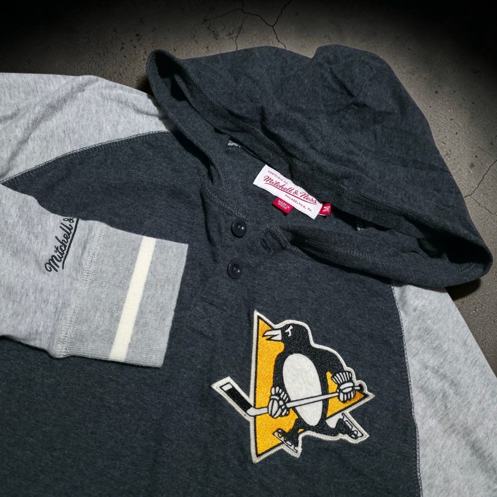Mitchell & Ness Pittsburgh‎ Penguins Womens Medium Hoodie NHL Light Sweater